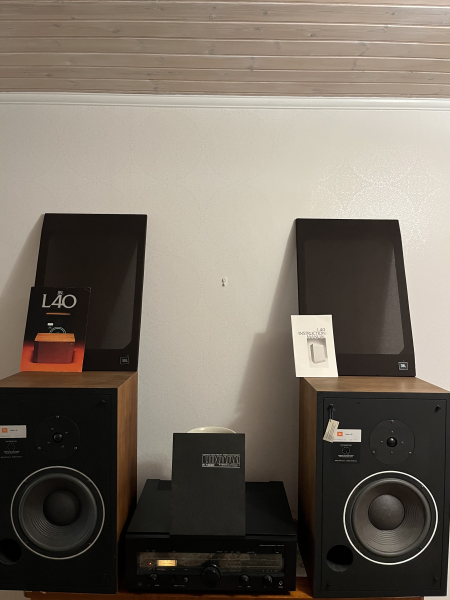 JBL L-40 och Luxman R-1040 högtalare receiver JBL L-40 och Luxman R-1040 högtalare receiver - Bild 1 av 3