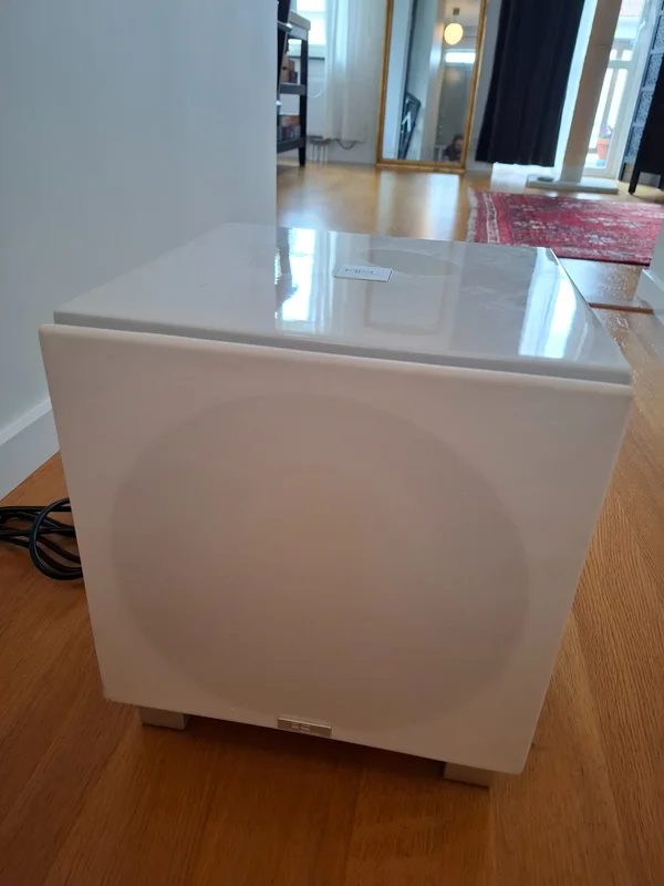 Dali Rubicon 5, Centerh&ouml;gtalare samt REL subwoofer vit pianolack - Bild 14 av 22