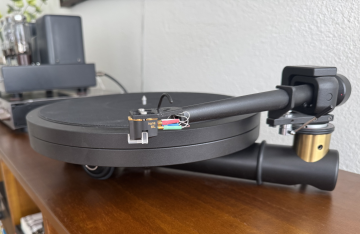 Kuzma Stabi S med Stogi Reference 9”, Hana ML pickup, Nordost Tyr phonokabel, Kuzma AC ström