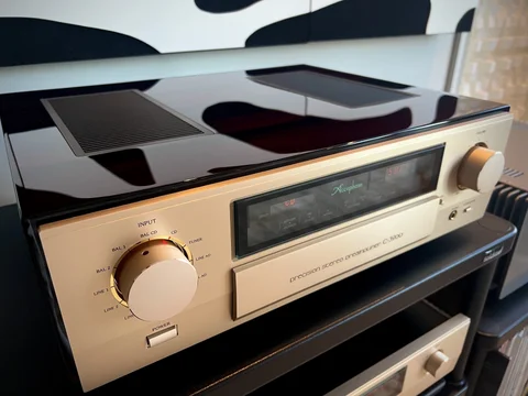 Accuphase C-3900