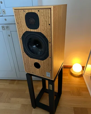Harbeth HL Compact 7ES-3 + Tonträger Reference Stand 7