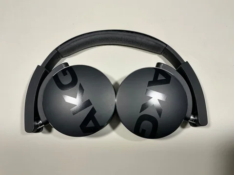 Hörlur AKG y50
