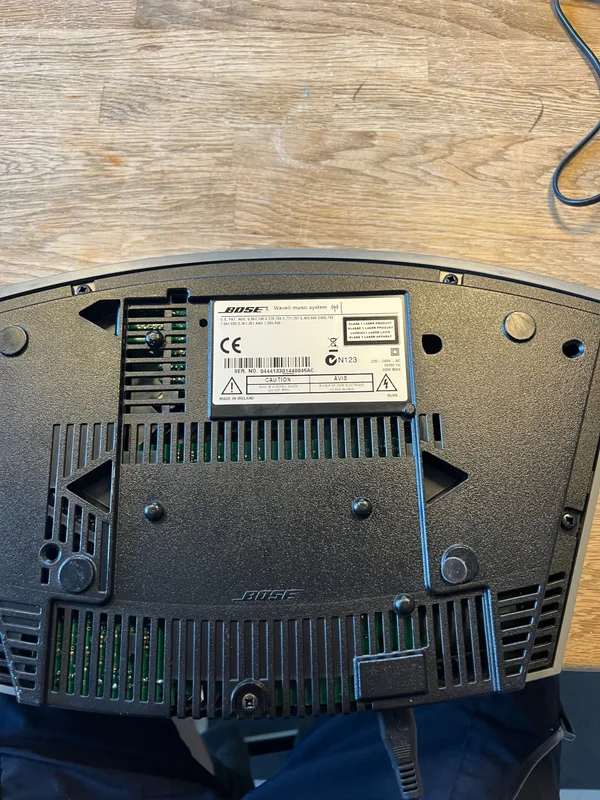 Bose Wave music center med fj&auml;rr och dockstation - Bild 3 av 4
