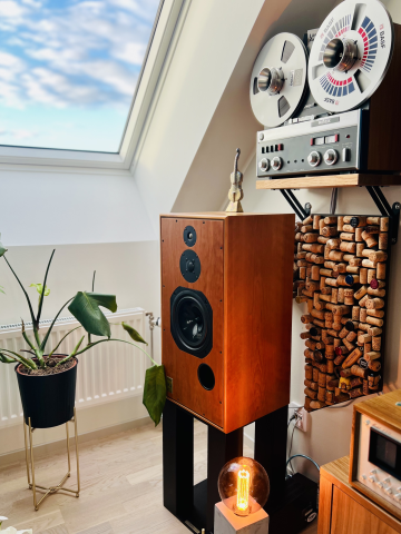 Harbeth Super HL5 Plus m. stativ från Rogoz Audio 🔊