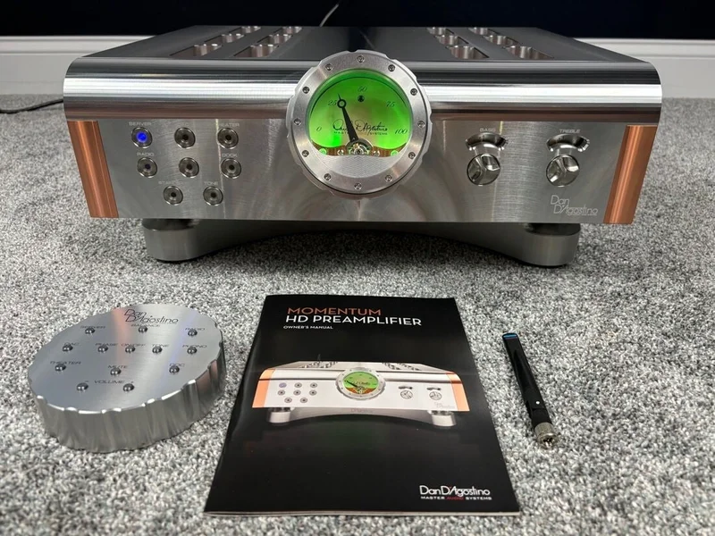 Dan D'Agostino Momentum HD Preamplifier Dan D'Agostino Momentum HD Preamplifier - Bild 1 av 1