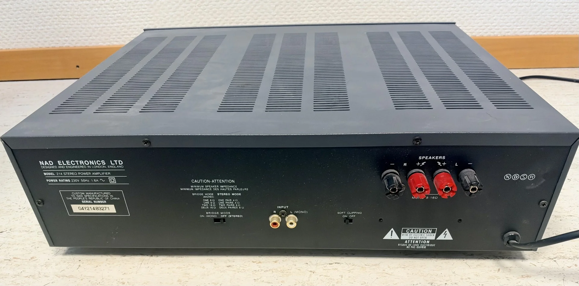 NAD 214 &ndash; Klassiskt stereoslutsteg, 2 &times; 80 W - Bild 2 av 3
