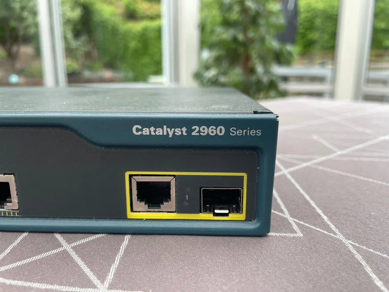 Cisco Catalyst 2960 Nätverksswitch + Tp-Link MC220L + SFP modul/kablar Cisco Catalyst 2960 Nätverksswitch + Tp-Link MC220L + SFP modul/kablar - Bild 3 av 5