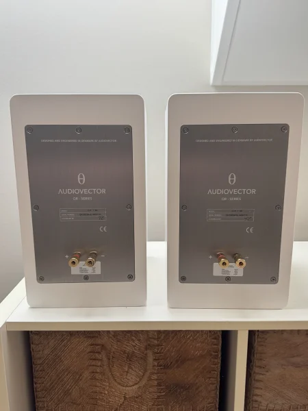 Audiovector QR1 SE Vita HiFi H&ouml;gtalare - Bild 2 av 2