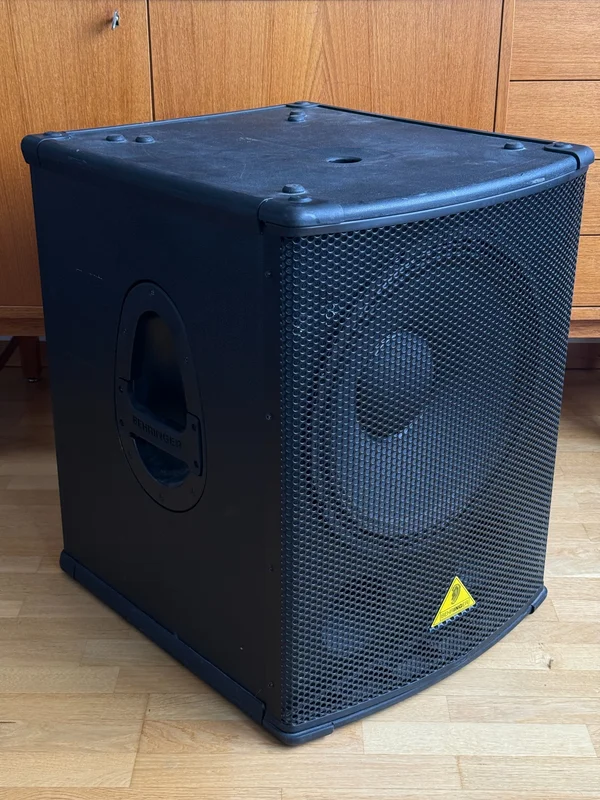 Eurolive B1500D-Pro – Professionell Aktiv PA-Subwoofer i fint skick! Eurolive B1500D-Pro – Professionell Aktiv PA-Subwoofer i fint skick! - Bild 4 av 4