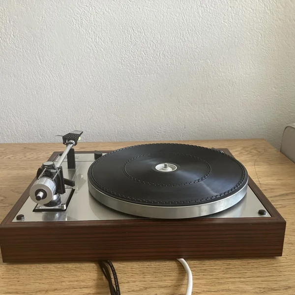 Thorens TD165 med Shure M91ED Thorens TD165 med Shure M91ED - Bild 5 av 11