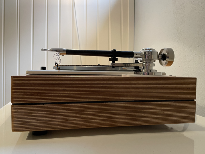 Lenco med EAT C-note tonarm 10”