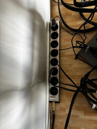 Clou Cable nätlist för 8 kontakter
