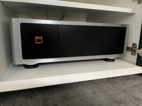 NAD M28
