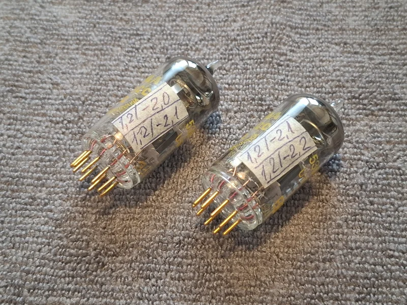 E83CC Tesla Gold (ECC83) NOS Yellow Print Gold Pins Military E83CC Tesla Gold (ECC83) NOS Yellow Print Gold Pins Military - Bild 3 av 5