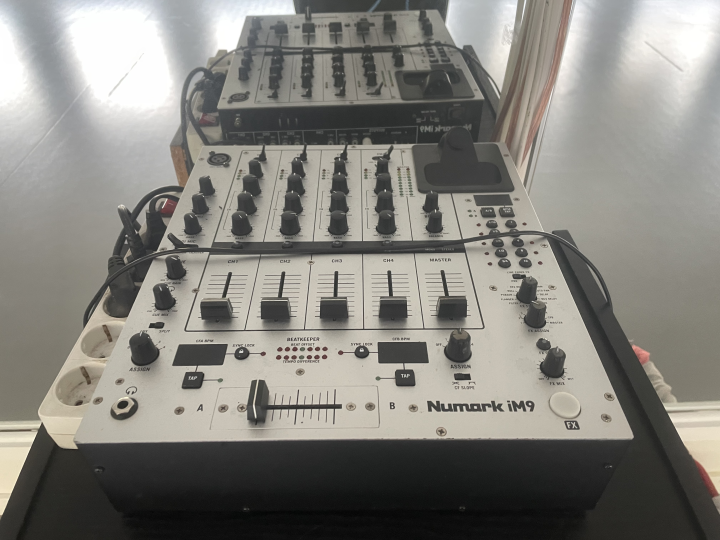 VS 650 TourClass Crest-Audio  Nurmark Im9  LEM BASAR    EV högtalare