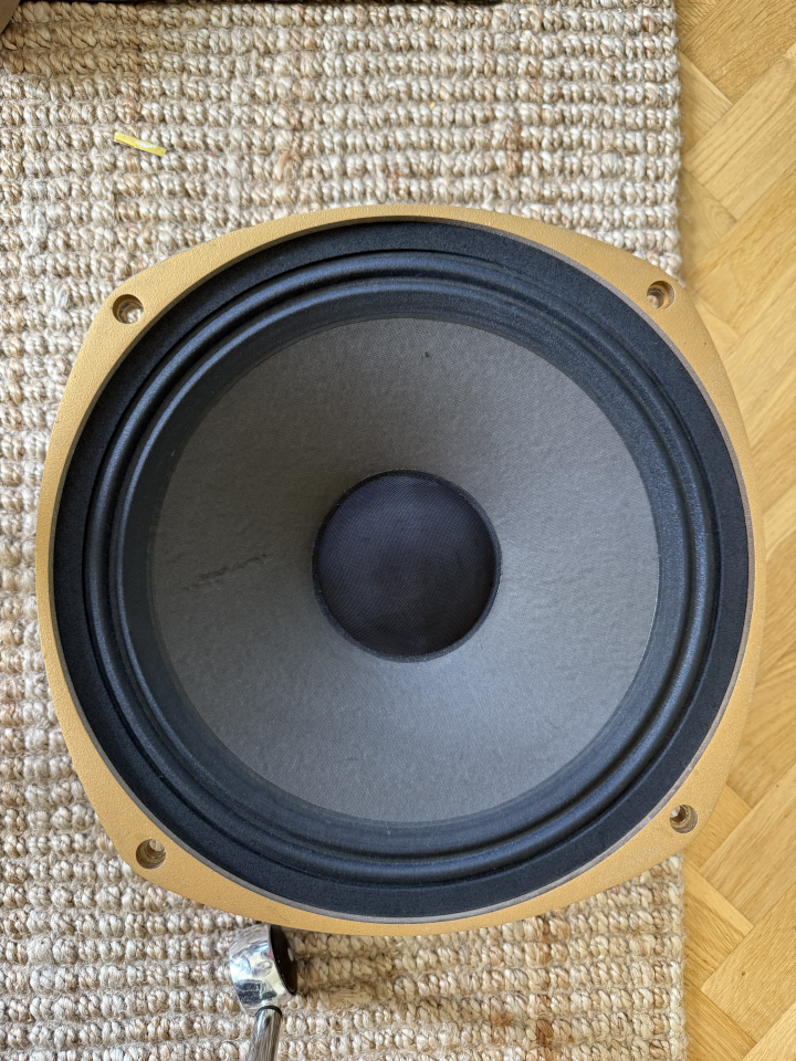 Tannoy K3808 + L-Pads + Badges + crossovers 1 pair. 