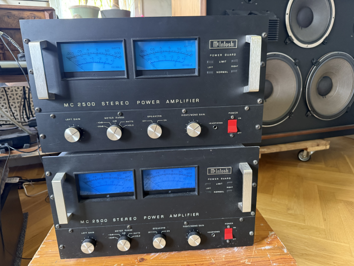 MCINTOSH MC2500 + MCINTOSH MC2500