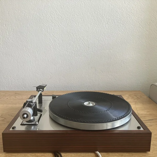 Thorens TD165 med Shure M91ED Thorens TD165 med Shure M91ED - Bild 6 av 11