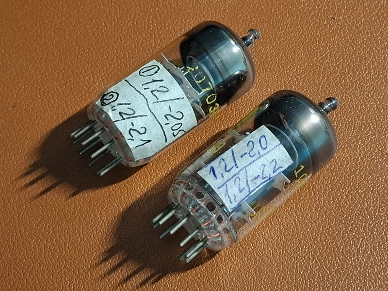 RFT ECC83 / 12AX7 – Matchat NOS-par – Tysk kvalitet RFT ECC83 / 12AX7 – Matchat NOS-par – Tysk kvalitet - Bild 3 av 6
