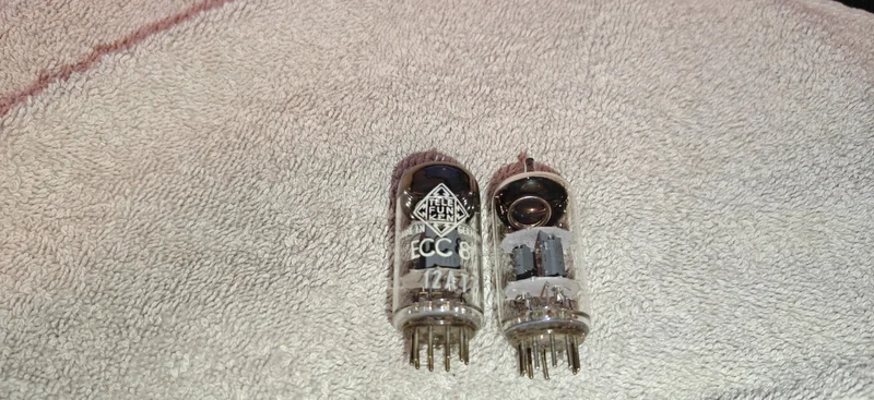 Telefunken ECC81&nbsp;12AT7 matchat par 45 graders Getter! - Bild 1 av 3