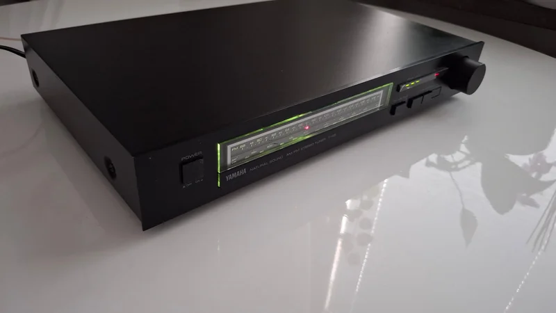 YAMAHA T-05 AM/FM Analog Stereo Tuner YAMAHA T-05 AM/FM Analog Stereo Tuner - Bild 5 av 10