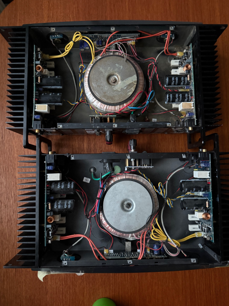 2x Behringer A500 förstärkare för renovering/reservdelar - Bild 4 av 4