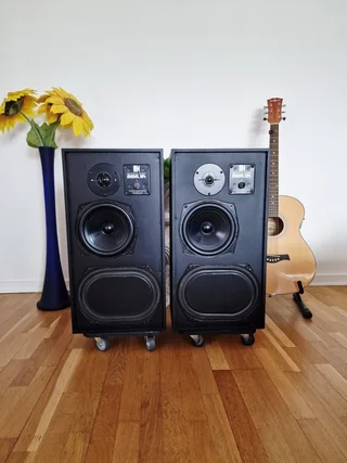 KEF 104