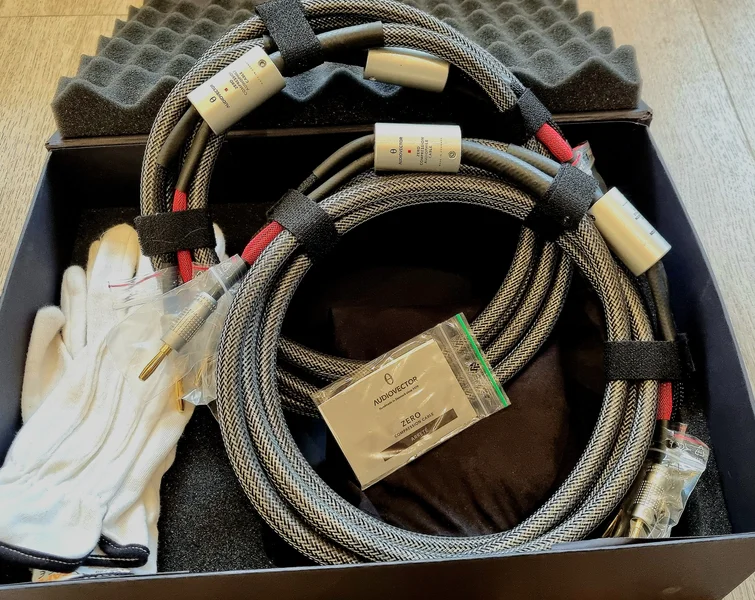 Audiovector R3 Arreté Zero högtalarkabel – toppskick Audiovector R3 Arreté Zero högtalarkabel – toppskick - Bild 7 av 10