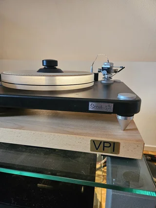 Vpi scout med simaudio moon lp 310. riaa