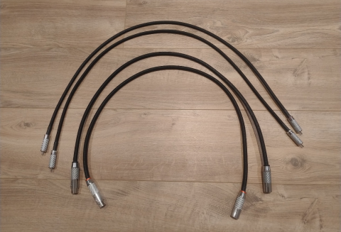 1 meters neutrala XLR- & RCA-kablar.