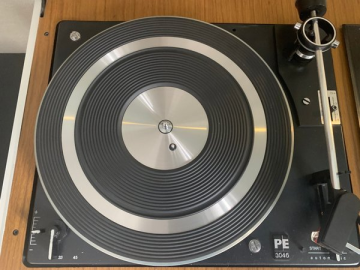 Perpeetum Ebner PE3046 i Radionette-plint