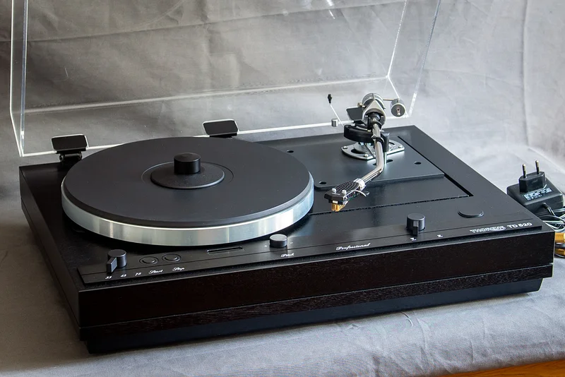 Thorens TD520 - Kuva 7 / 8