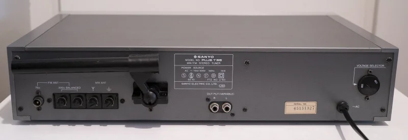 Sanyo Plus T35 Quartz Locked Stereo Tuner (1979-81) Sanyo Plus T35 Quartz Locked Stereo Tuner (1979-81) - Bild 5 av 5