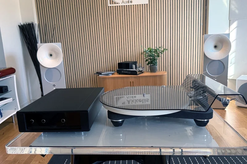 Rega Planar 10 &amp; Apheta 3 - Beg skivspelarpaket - Bild 2 av 3