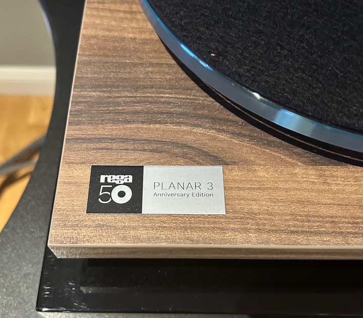 Rega Planar 3 (50th Anniversary Edition) + MC Ania + isoleringsplatta