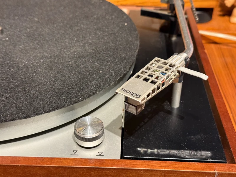 Thorens TD-150 Mk2 Thorens TD-150 Mk2 - Bild 2 av 2
