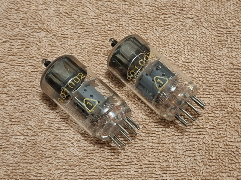 ECC83 (12AX7) RFT (Östtyskland) NOS 70 tal Radiorör ECC83 (12AX7) RFT (Östtyskland) NOS 70 tal Radiorör - Bild 5 av 6