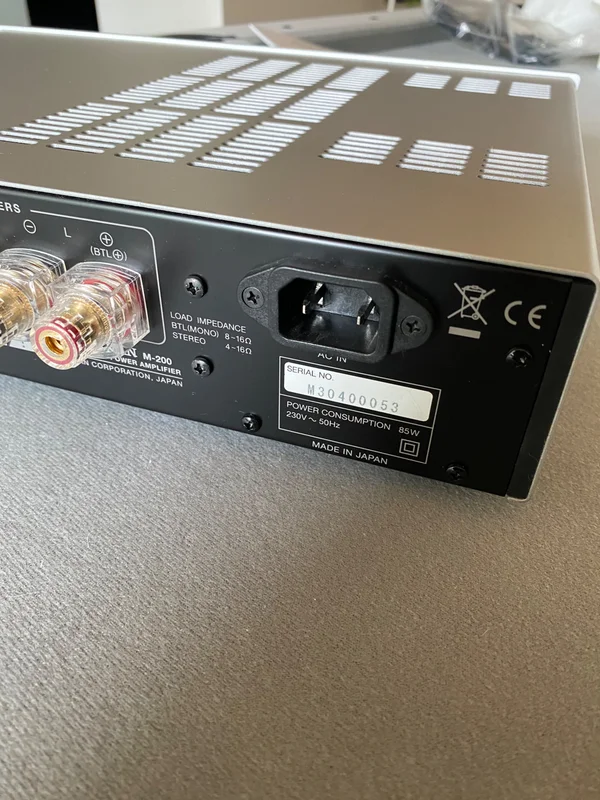 Luxman M-200 Luxman M-200 - Kuva 8 / 8