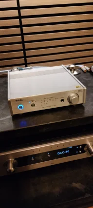 TEAC UD-301 USB Audio DAC  Silver 