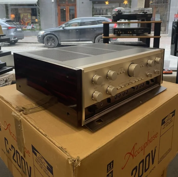Accuphase C-200V - Bild 4 av 5