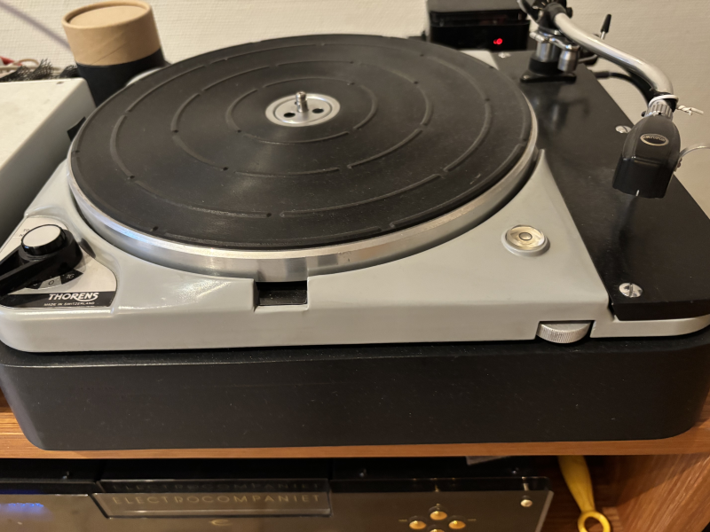 Thorens TD 124 Mk II Thorens TD 124 Mk II - Bild 1 av 3