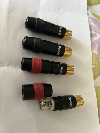  4 st. RCA Neutrik Profi Kontakter Säljes....