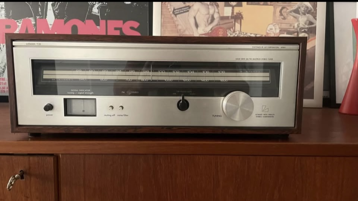 Luxman T-33 FM / AM tuner 