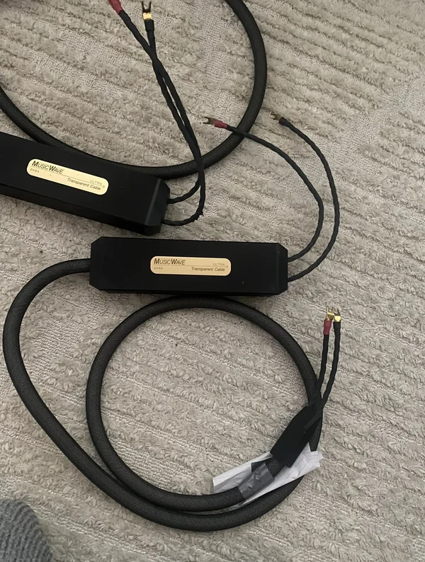 M&auml;ngder av blandade hifi tillbeh&ouml;r  - Bild 1 av 24