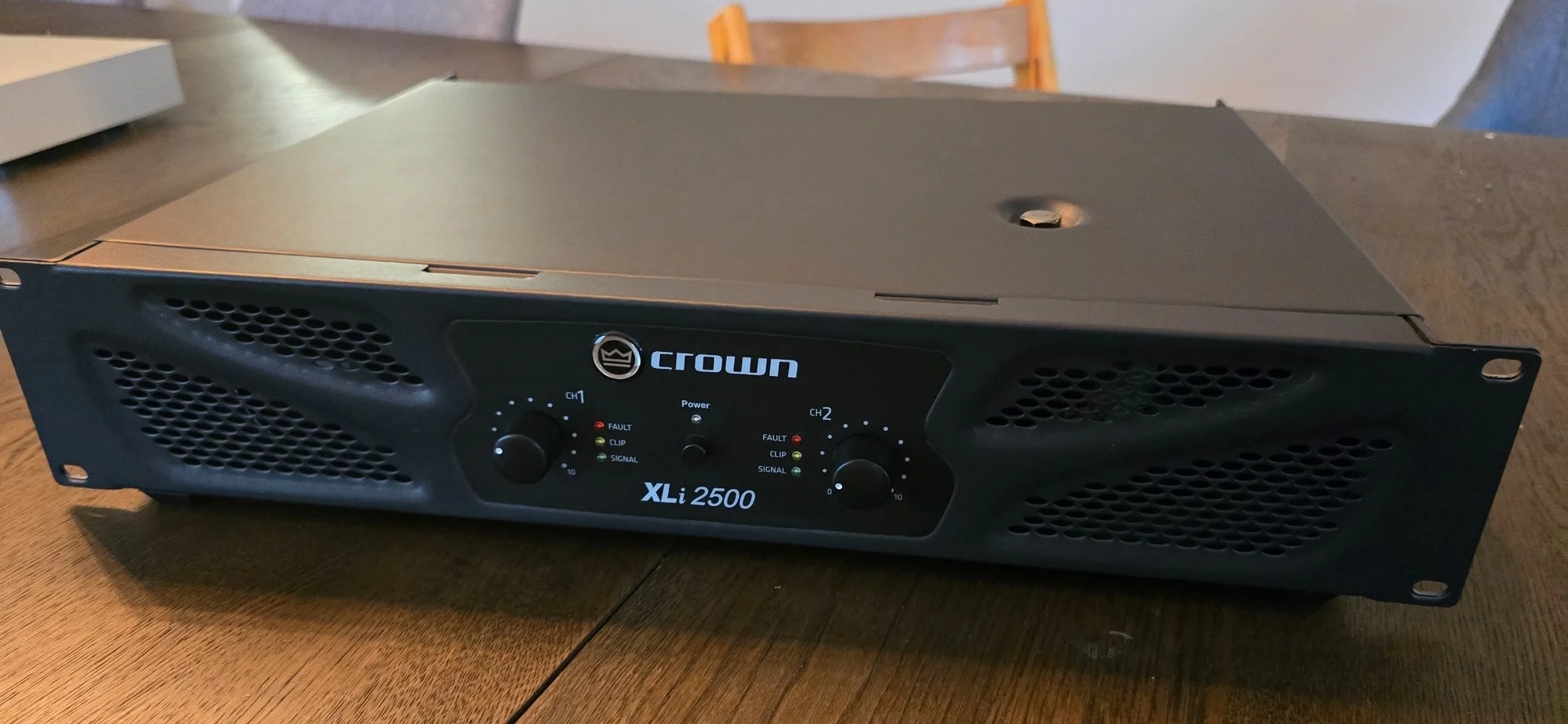 Crown XLi 2500 - Image 1 of 2