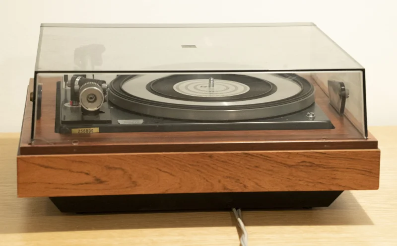Dual 1209 Idler-Drive Automatic Turntable (1970-1971) - Bild 4 av 6
