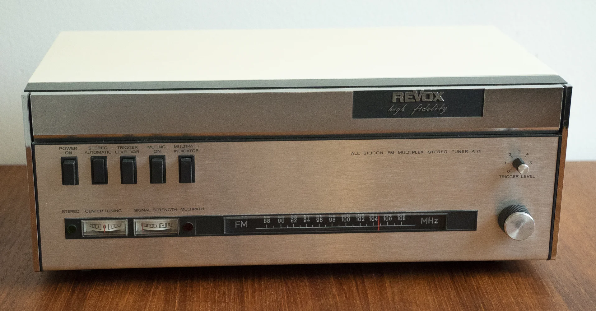 Revox A76 FM Stereo Tuner Revox A76 FM Stereo Tuner - Bild 1 av 5
