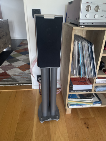 Audiovector R1 Arreté