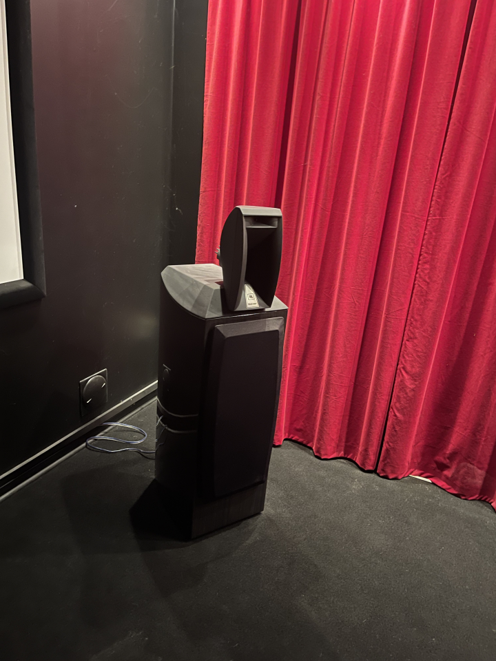 JBL Synthesis 8320 x 4, Arcam FMJ AVR390 