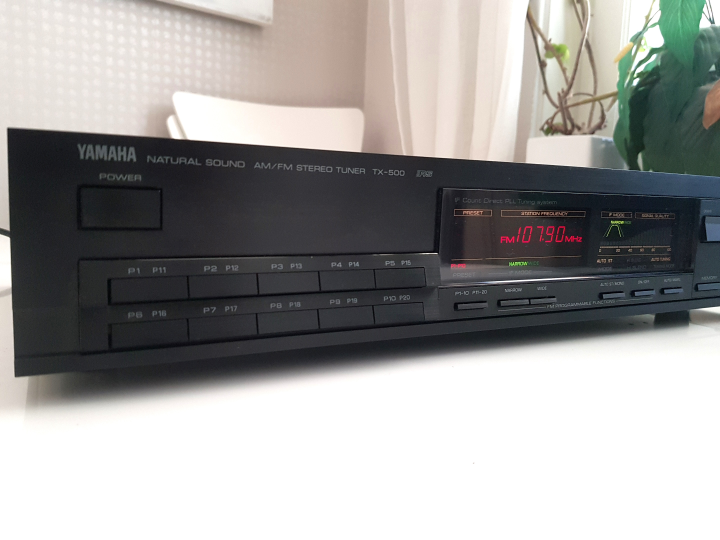 Yamaha TX-500 Natural Sound AM/FM Stereo Tuner